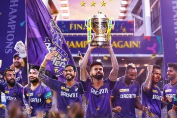 பைனலில் ஜெயித்த ஷாருக் கான் டீம் KKR.. மைதானத்திலேயே கொண்டாடிய நடிகை ஜான்வி கபூர்