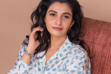 நடிகை பிரியா பவானி ஷங்கர் கியூட் லேட்டஸ்ட் ஸ்டில்கள்