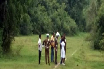 பாடசாலை முடித்து வீட்டிற்கு சென்ற மாணவிக்கு நேர்ந்த விபரீதம்! விரைந்து செயற்பட்ட கிராம மக்கள்