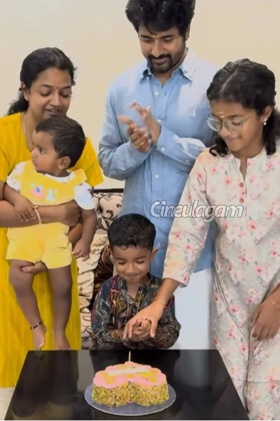 15வது வருட திருமண நாளை மனைவியுடன் கேக் வெட்டி கொண்டாடிய சிவகார்த்திகேயன்... போட்டோஸ் இதோ | Sivakarthikeyan Celebrates 15Th Year Anniversary
