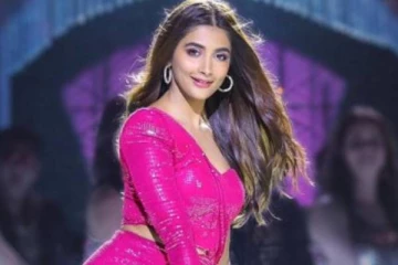 திருமண கோலத்தில் விஜய் பட நடிகை பூஜா ஹெக்டே வெளியிட்ட புகைப்படம்! அடுத்து நீங்கதானா?