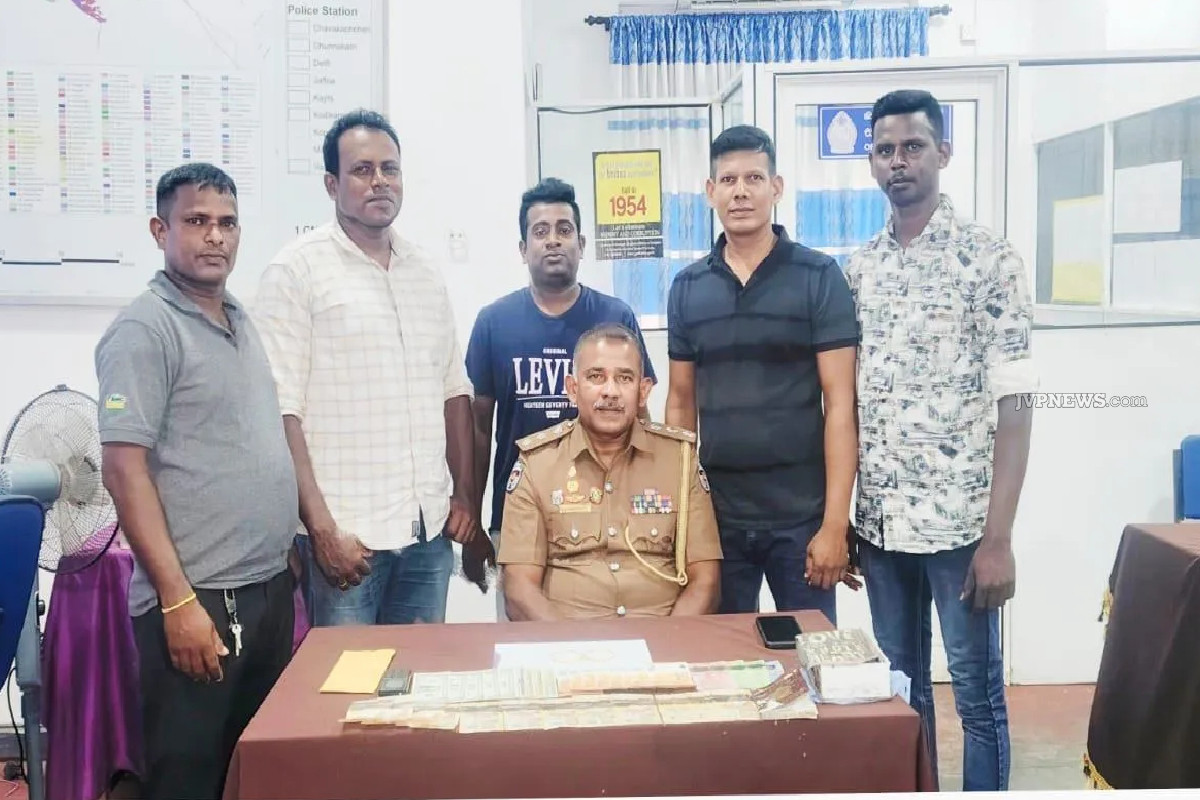 யாழில் வெளிநாட்டிருந்து வந்தவர்களுக்கு வந்த சோதனை ;கனேடிய டொலர்கள் , யூரோக்கள் கடவுச்சீட்டு களவு | Theft At Foreigners Homes In Jaffna யாழில் வெளிநாட்டிருந்து வந்தவர்களுக்கு வந்த சோதனை ;கனேடிய டொலர்கள் , யூரோக்கள் கடவுச்சீட்டு களவு | Theft At Foreigners Homes In Jaffna