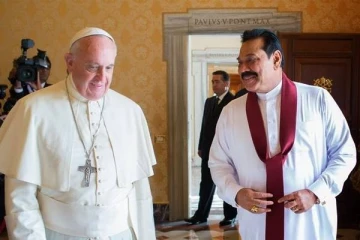 கடும் பிரயத்தனப்பட்டும்  பாப்பரசரை  சந்திக்காது நாடு திரும்பும் பிரதமர்!