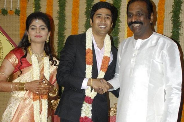 ஸ்டுடியோவில் வைரமுத்து இதை தான் செய்தார்.... என்ன நடந்தது என்றுபல ஆண்டு உண்மையை உடைத்த பிரபல பாடகி. | What Happened At Vairamuthu Studio Chinmayi Broke