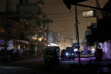 பிரபல நாட்டின் கடுமையான மின்வெட்டு! இணைய சேவை முடங்கும் அபாயம்!