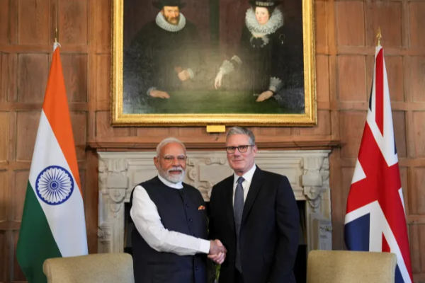 விமானி அறையில் இருந்து பயணிகளை வரவேற்ற பிரித்தானிய பிரதமர் | British Pm Greets Passengers From Cockpit