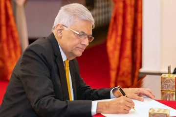 අගමැති මනූෂ සහ හරීන්ගේ සහාය පතයි..! ඉල්ලීම් 8ක් සහිත ලිපියක් හදිසියේම යොමු කරයි..!