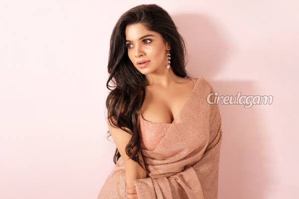 எல்லை மீறிவிட்டார்.. இயக்குநரை விளாசிய நடிகை திவ்ய பாரதி! | Divya Bharthi Open Talk About Director