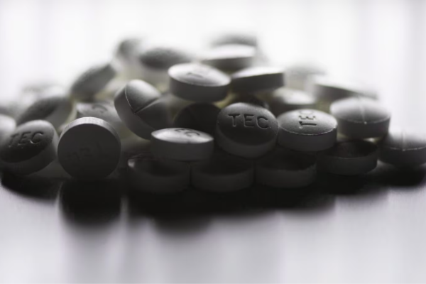 கனடாவில் வலி நிவாரணி மருந்துகளுக்கு நிலவும் தட்டுப்பாடு | Prescription Painkillers Shortage In Canada கனடாவில் வலி நிவாரணி மருந்துகளுக்கு நிலவும் தட்டுப்பாடு | Prescription Painkillers Shortage In Canada