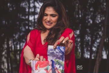 தொழிலதிபரால் கொடுமைகளை சந்தித்த நடிகை: விவாகரத்து போட்டோ ஷூட்டில் குதூகலம்