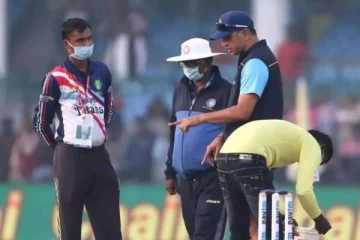 நூலிழையில் தப்பிய வெற்றி! போட்டி முடிந்த பின்பு மைதான ஊழியர்களுக்கு 35000 ரூபாய் கொடுத்த ராகுல் டிராவிட்