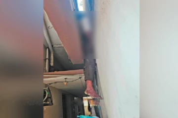 குடிபோதையில் தவறி விழுந்து சுவர்களுக்கு இடையே சிக்கிய நபர் - அடுத்து நேர்ந்த சோகம்!