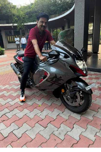 முதலமைச்சர் அமர்ந்திருக்கும் பைக்கின்(Bike) விலை என்ன தெரியுமா? | Mk Stalin Pose With Bike Viral Photo முதலமைச்சர் அமர்ந்திருக்கும் பைக்கின்(Bike) விலை என்ன தெரியுமா? | Mk Stalin Pose With Bike Viral Photo