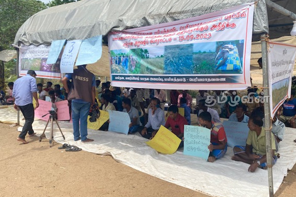 மட்டக்களப்பில் மேய்ச்சல் தரைகளை மீட்டுத்தர கோரி கவனயீர்ப்பு போராட்டம் (Photos) | Vigilance To Restore Grazing Lands In Batticaloa
