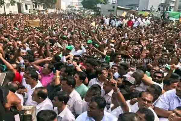 கடும் பதற்றத்தில் தென்னிலங்கை ; நீதிமன்றத்துக்கு வெளியே திரண்ட ரணில் ஆதரவாளர்கள் | Tension In South Sri Lanka As Ranil Fans Rally
