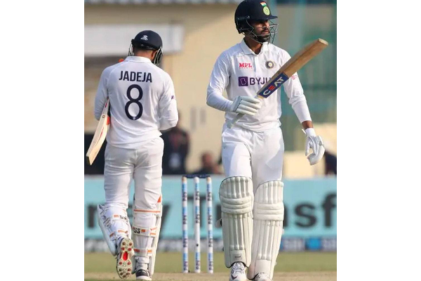 அறிமுக போட்டியிலேயே சதம் அடித்து ஜாம்பவான்களின் இடத்தின் வரிசையில் இடம்பிடித்த ஸ்ரேயாஸ் ஐயர்! | Ind Vs Nz Shreyas Iyer Slams Century On Test Debut