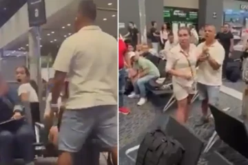 விமான நிலையத்தில் பெண் பயணியின் கன்னத்தில் அறைந்த நபர்