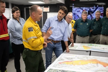 ஜஸ்பர் காட்டுத்தீயாணைப்பு பணியாளர்களுடன் பிரதமர் சந்திப்பு