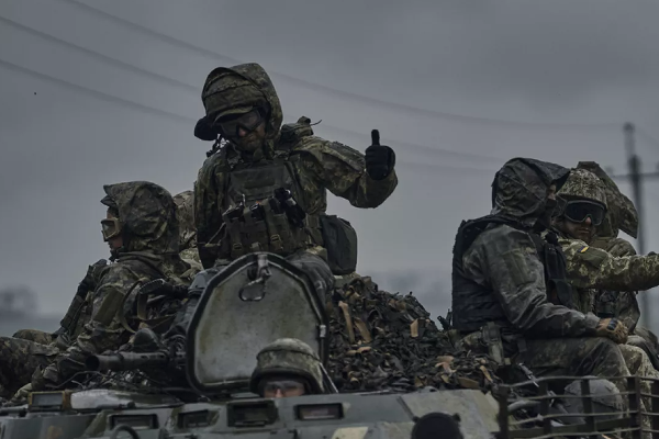உக்ரைனின் மீது ஏவுகணையை ஏவிய ரஷ்யா; நொறுங்கிய கட்டிடம் | Russia Fires Missile At Ukraine Collapsed Building