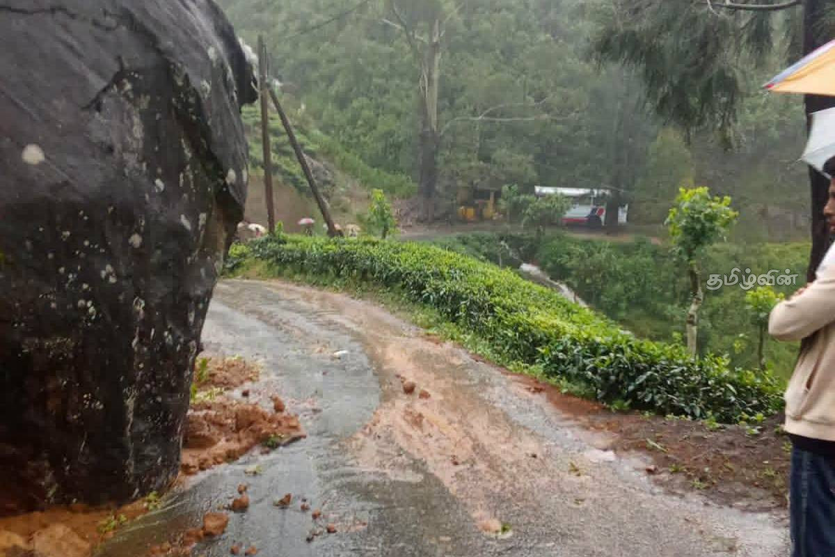 ஹட்டன்- போடைஸ் பிரதான வீதியில் கற்பாறை சரிவு: போக்குவரத்து பாதிப்பால் பயணிகள் அவதி | Rockfall On Hatton Bodice Main Road ஹட்டன்- போடைஸ் பிரதான வீதியில் கற்பாறை சரிவு: போக்குவரத்து பாதிப்பால் பயணிகள் அவதி | Rockfall On Hatton Bodice Main Road