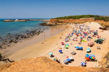 விடுமுறையில் இந்த நாடுகளுக்கு செல்லும் பிரித்தானியர்களுக்கு சிவப்பு எச்சரிக்கை!