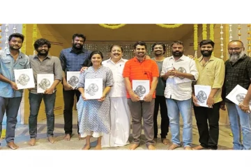 'ஜெய் பீம்’ படக்குழுவினரை நேரில் அழைத்து பாராட்டினார் நடிகர் சிவக்குமார் - வைரல் புகைப்படம்