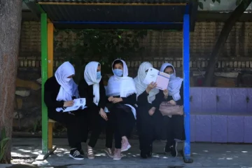 වහාම ක්‍රියාත්මක වන පරිදි ඇෆ්ඝනිස්ථාන කාන්තාවන්ට දැඩි තහනම් නියෝගයක්.