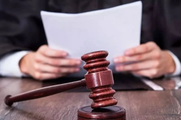 அதிக கட்டணம் வசூலித்து தீர்ப்புகள் ; கணவர் தலையீட்டால் யாழ் மல்லாகம் நீதிபதி இடைநிறுத்தம்!