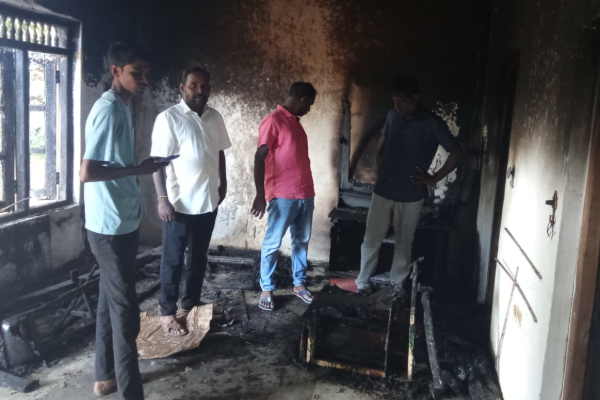 மட்டக்களப்பில் பிரதேச சபை உறுப்பினரின் வீட்டிற்கு தீவைத்த விசமிகள் | Foreigners Fire House Pradeshiya Sabha Member Bati