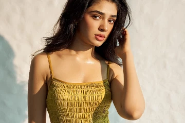 இளம் நடிகை க்ரித்தி ஷெட்டி கவர்ச்சியில் ஜொலிக்கும் போட்டோஷூட்