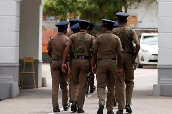 இலஞ்சம் பெற்ற குற்றச்சாட்டில் மூன்று காவல்துறை உத்தியோகத்தர்கள் இடமாற்றம் | Transfer Of Three Police Officers Bribery Charge