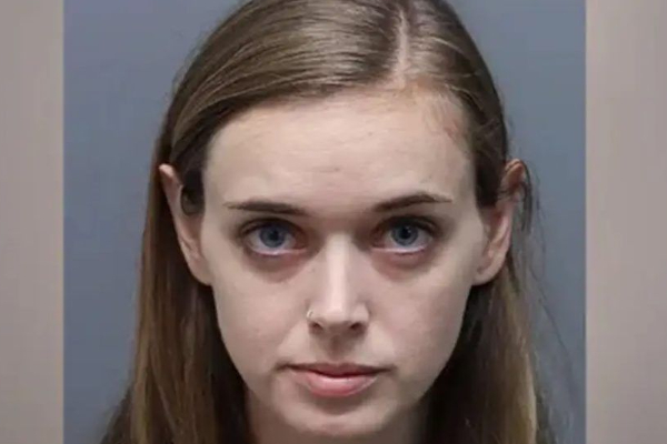 நல்லாசிரியை விருது பெற்றவர் பாலியல் குற்றச்சாட்டில் கைது | Casey Mcgrath 28 Arrested On Sexual Charges