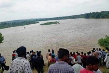 மட்டக்களப்பு வவுணதீவு ஆற்றில் வீழ்ந்து ஒருவர் தற்கொலை