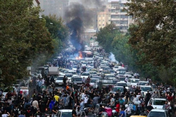 ஈரானில் வெடித்த போராட்டத்தில் இதுவரை 50பேர் வரை பலி: சமூகவலைத்தள பக்கங்கள் முடக்கம்