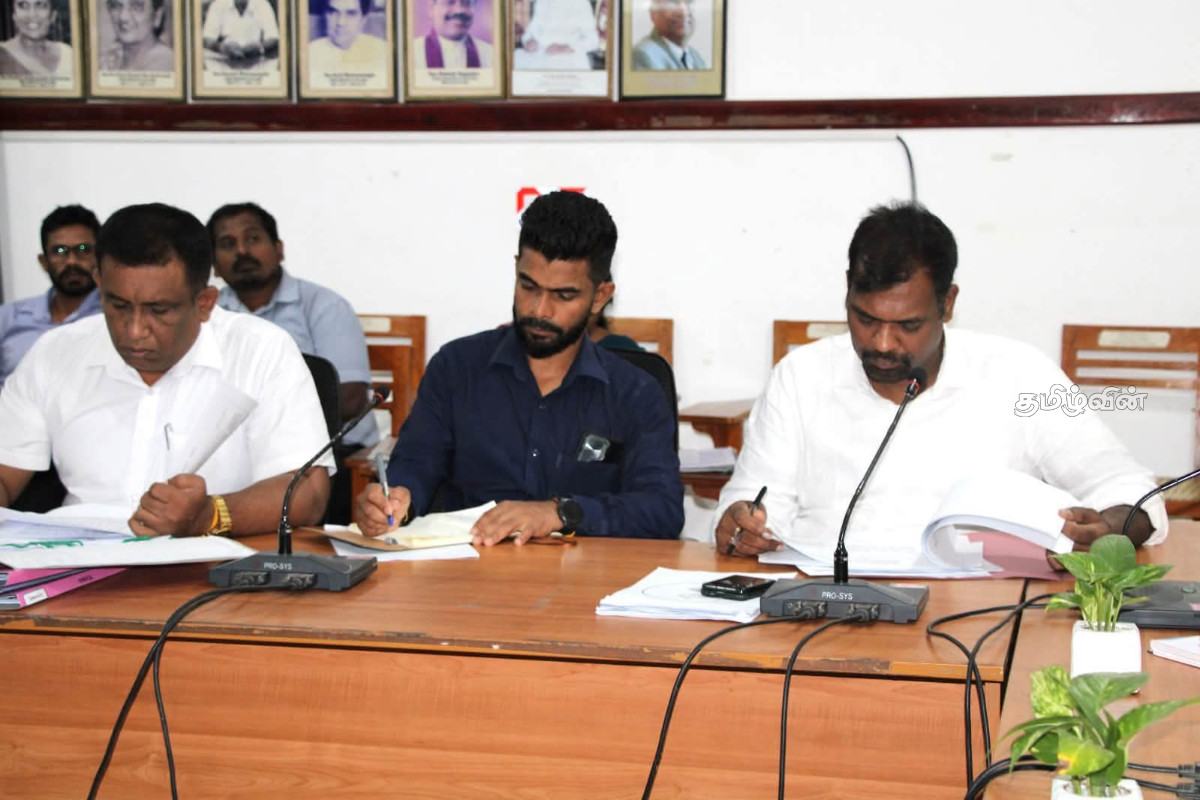 வவுனியாவில் அதிகரிக்கும் வெப்ப அலை: பொதுமக்களுக்கு எச்சரிக்கை - மாவட்டச் செயலாளரின் அறிவுறுத்தல் | Weather Alert In Sri Lanka வவுனியாவில் அதிகரிக்கும் வெப்ப அலை: பொதுமக்களுக்கு எச்சரிக்கை - மாவட்டச் செயலாளரின் அறிவுறுத்தல் | Weather Alert In Sri Lanka