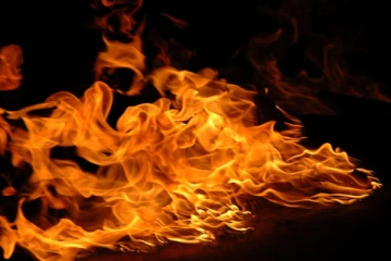 வாகன அலங்கார நிலையத்தில் திடீர் தீ விபத்து