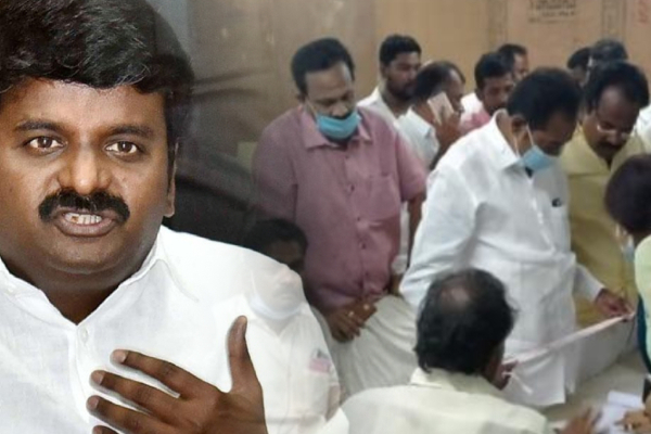 மீண்டும் விஜயபாஸ்கர் தொகுதியில் பரபரப்பு - வாக்குச்சாவடியில் கிடந்த மர்ம பேப்பரால் சலசலப்பு! | Vijayabaskar Constituency Turmoil Paper Polling மீண்டும் விஜயபாஸ்கர் தொகுதியில் பரபரப்பு - வாக்குச்சாவடியில் கிடந்த மர்ம பேப்பரால் சலசலப்பு! | Vijayabaskar Constituency Turmoil Paper Polling