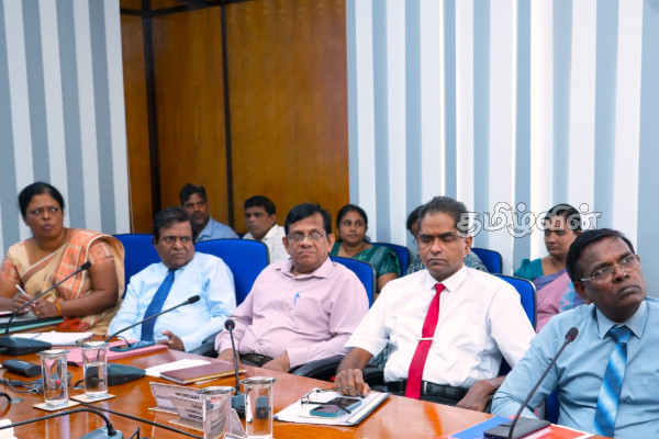 அலுவலக அதிகாரிகளுக்கு வடக்கு ஆளுநரின் கடும் உத்தரவு: மக்கள் சேவையை வலுப்படுத்தும் நடவடிக்கை | Northern Governor Issues Strict Orders To Staff