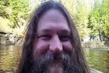 கனடாவில் ஒரே நாளில் 30 இடங்களில் 250 கிலோ மீற்றர் தூரத்தை நீந்திக் கடந்த நபர்