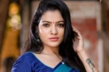 மறைந்த நடிகை சித்ராவை துரத்தி துரத்தி காதலித்த மாணவன்!