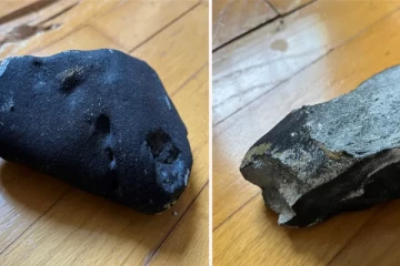 வீட்டை உடைத்து படுக்கை அறைக்குள் விழுந்த விண்கல் - பதறி ஓடிய குடும்பம்!