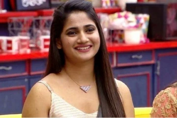 ராட்சச கூட்டத்தின் தலைவியாக மாறிய லாஸ்லியா.. அவரே வெளியிட்ட பதிவு