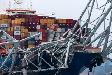 அமெரிக்காவில் உடைந்து விழுந்த பாலத்தின் காப்பீடு