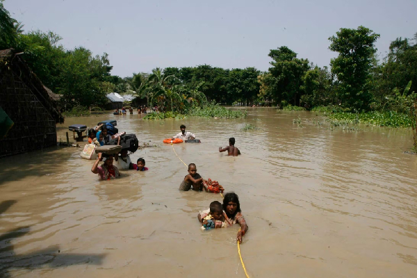 பேரிடரால் பாதிக்கப்பட்ட மக்களின் அவல நிலை : அரசை சாடுகிறார் நாமல் | Disaster Victims Yet To Receive Compensation
