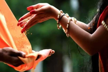 இந்த பொருட்களை மறந்தும் கூட தானம் செய்யாதீர்கள்! மீறினால் தீராத வறுமை ஆட்டிப்படைக்கும்