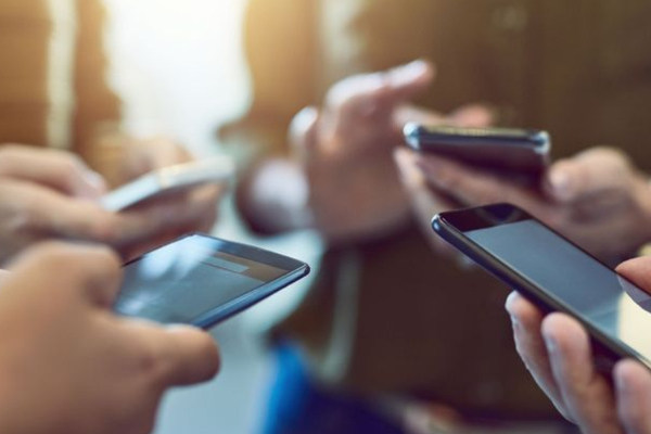 ஆபாசம் படம் பார்ப்பவர்களை தேடிப்போய் பணம் பறிக்கும் கும்பல் | Gang Is Looking For People