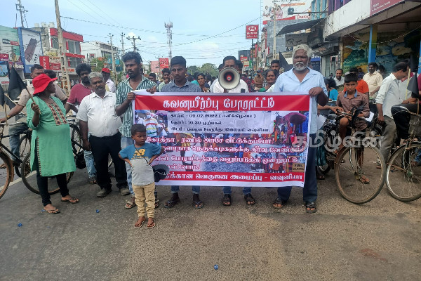 போராட்டகளமாக மாறிய இலங்கை: அரசாங்கத்திற்கு எதிராக வீதிக்கு இறங்கிய மக்கள் (Photos) | Protest In Tricomalee