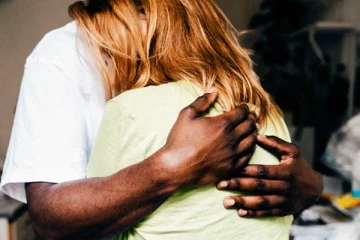 40 வயது நபருடன் குடும்பம் நடத்திய 17 வயது சிறுமி ; விபரீதத்தில் முடிந்த உறவு