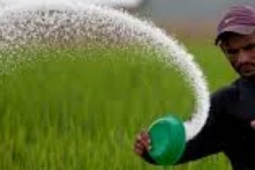 පොහොර මිල පහතට..