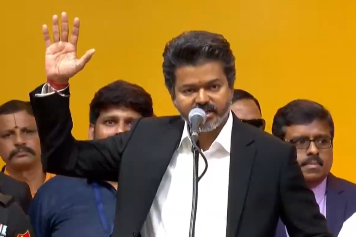 தமிழ்நாட்டின் முதல்வர் தளபதி விஜய் போட்ட முதல் அதிரடி கையெழுத்து.. வேற லெவல்! | Vijay First Sign First Order As Chief Minister